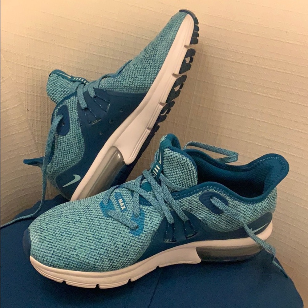 Nike AIR MAX